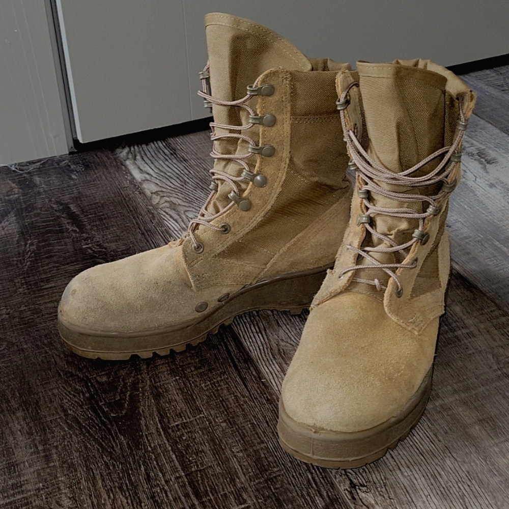 Combat boots